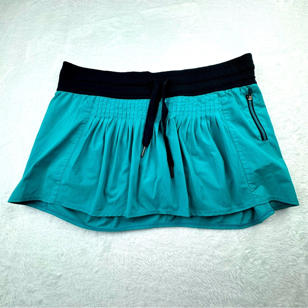 Lululemon Run Revitalize skort. Surge turquoise/ black. Size 10. Zip pocket